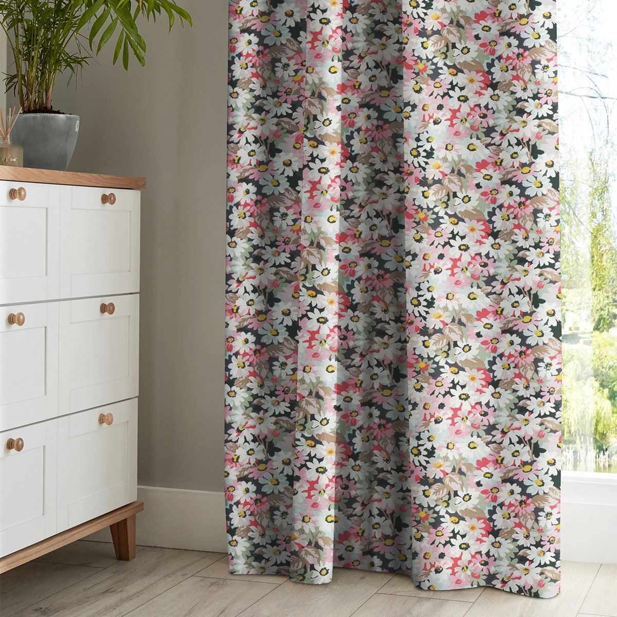 Product photograph of Cath Kidston Painted Daisy Multi Curtain from Choice Furniture Superstore.